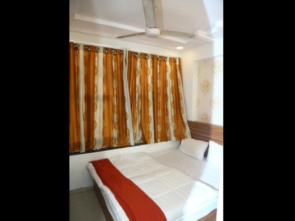 HOTEL KHUSHI PALACE : photo 1 de la chambre chambre double standard avec ventilateur