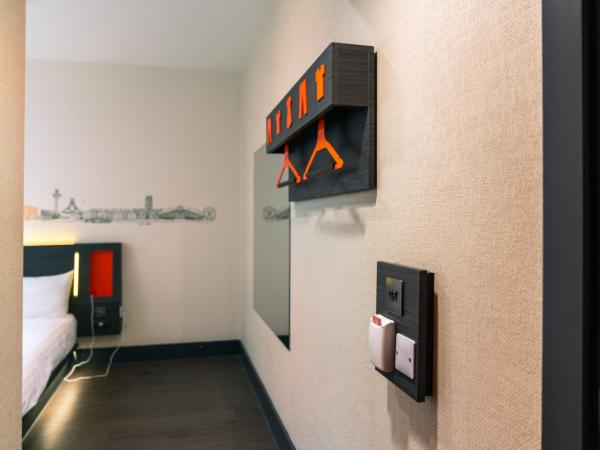 easyHotel Liverpool : photo 5 de la chambre chambre double - accessible aux personnes à mobilité réduite