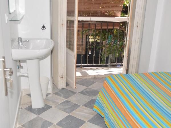 Pensión Las Cuatro Naciones : photo 8 de la chambre chambre simple avec salle de bains commune