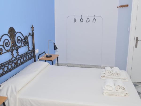 Pensión Las Cuatro Naciones : photo 6 de la chambre chambre double avec salle de bains commune