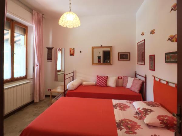 B&B Casa Certosa : photo 10 de la chambre chambre simple avec salle de bains 