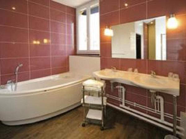 The Originals Access, Hôtel Bourges Gare : photo 10 de la chambre chambre prestige