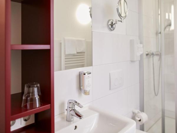 Townhouse Düsseldorf : photo 9 de la chambre chambre double avec kitchenette