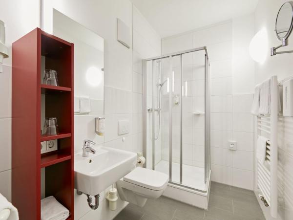 Townhouse Düsseldorf : photo 4 de la chambre chambre simple standard