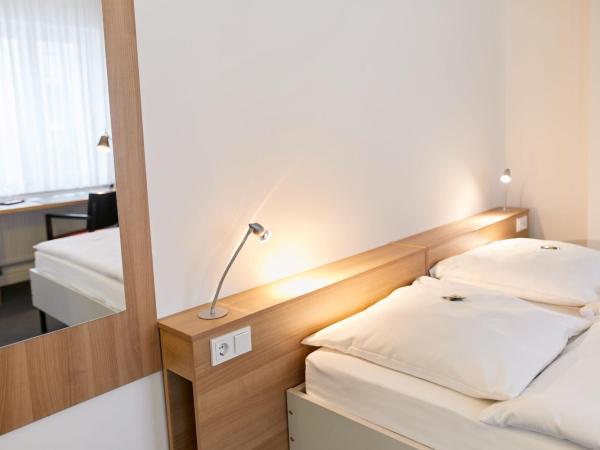 Townhouse Düsseldorf : photo 7 de la chambre chambre double supérieure avec kitchenette