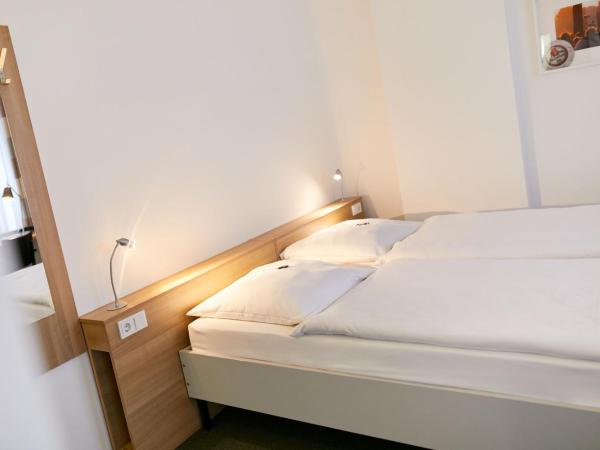 Townhouse Düsseldorf : photo 3 de la chambre chambre double supérieure avec kitchenette