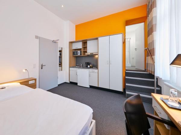 Townhouse Düsseldorf : photo 2 de la chambre chambre simple supérieure avec kitchenette