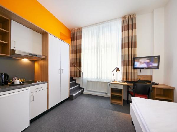 Townhouse Düsseldorf : photo 3 de la chambre chambre simple supérieure avec kitchenette