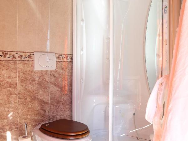 La Puraza Comfort Rooms : photo 3 de la chambre chambre double deluxe avec douche