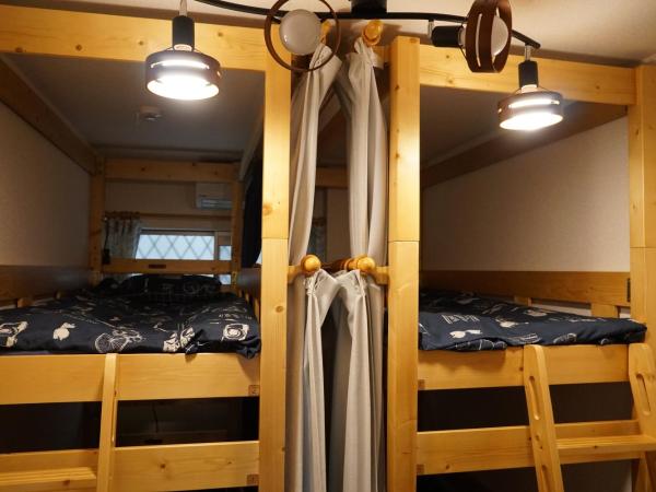 Auberge du Tanuki Noir Maison d'Hôtes : photo 2 de la chambre lit superposé dans dortoir mixte