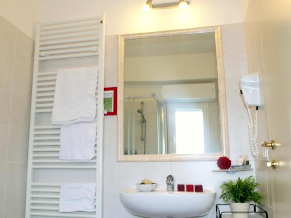 Hotel Villa del Parco : photo 8 de la chambre chambre double ou lits jumeaux supérieure