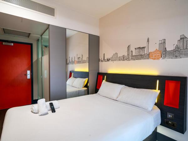 easyHotel Birmingham : photo 4 de la chambre chambre double avec fenêtre