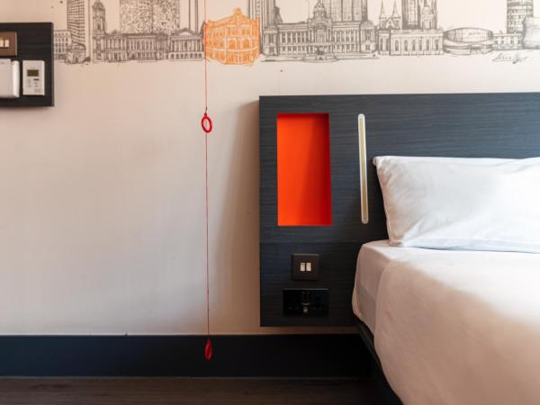 easyHotel Birmingham : photo 4 de la chambre chambre double - accessible aux personnes à mobilité réduite