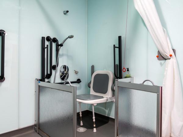 easyHotel Birmingham : photo 6 de la chambre chambre double - accessible aux personnes à mobilité réduite 