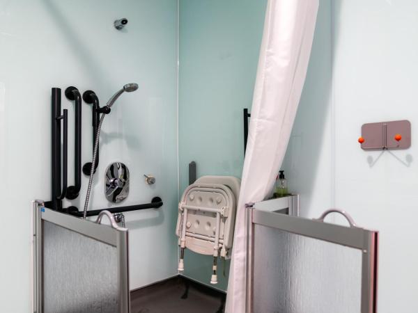 easyHotel Birmingham : photo 7 de la chambre chambre double - accessible aux personnes à mobilité réduite 