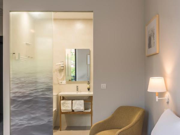 Bidaia Boutique Hotel : photo 2 de la chambre chambre lit king-size avec balcon - vue sur jardin