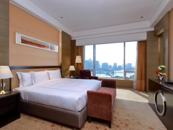 Crowne Plaza Nanjing Jiangning, an IHG Hotel : photo 1 de la chambre standard king room with lake view - lounge access