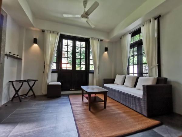 Palin Family Cottage : photo 4 de la chambre suite avec balcon