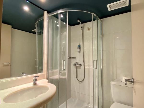 Olympic Hotel : photo 6 de la chambre chambre triple (3 adultes)