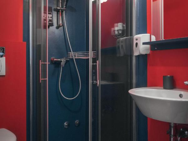 Stay Swanky Hostel : photo 2 de la chambre chambre double