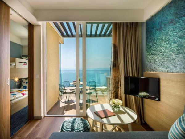 Girandella Valamar Collection Resort : photo 2 de la chambre suite for 2+2 seaview - maro suites