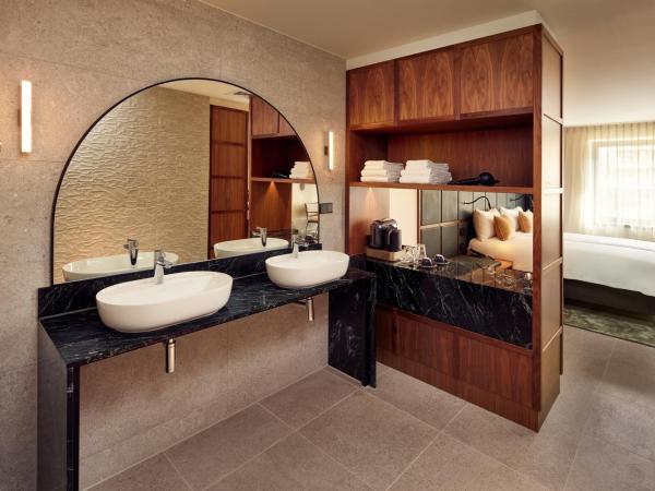 Met Hotel Amsterdam : photo 2 de la chambre chambre lit queen-size - accessible aux personnes à mobilité réduite