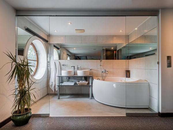 Botel Marina : photo 2 de la chambre chambre lit king-size supérieure