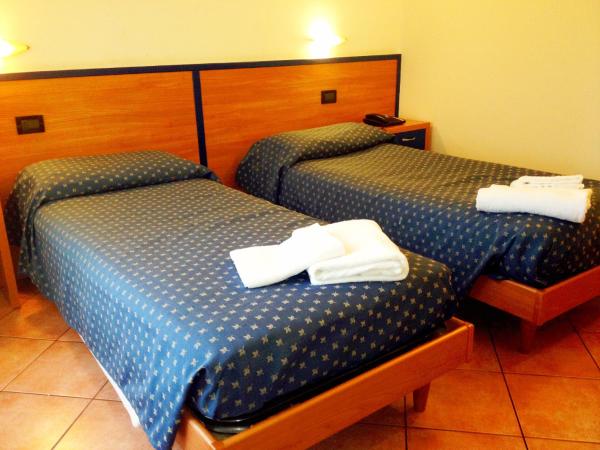 Hotel Iride : photo 2 de la chambre chambre lits jumeaux