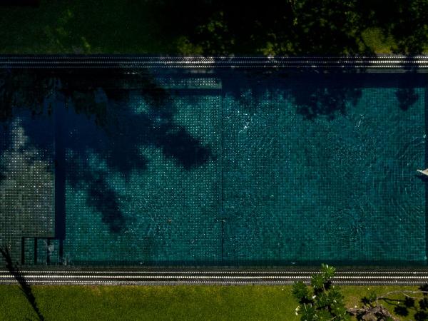 Chandra Residence : photo 9 de la chambre suite - vue sur piscine 