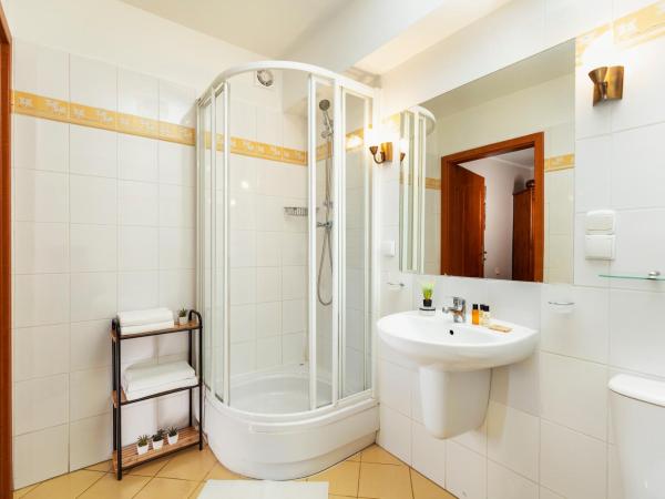 Villa Toscania-check in 24h : photo 4 de la chambre chambre double