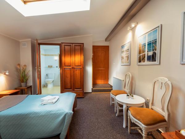 Villa Toscania-check in 24h : photo 5 de la chambre chambre lits jumeaux