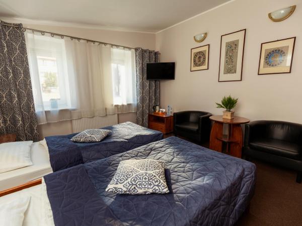 Villa Toscania-check in 24h : photo 3 de la chambre chambre lits jumeaux avec douche 