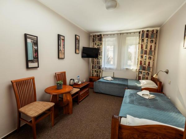 Villa Toscania-check in 24h : photo 4 de la chambre chambre lits jumeaux