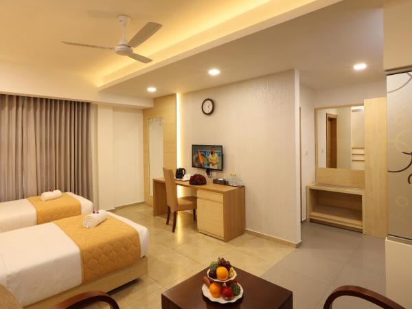 Flora Charishma Residency Aluva : photo 1 de la chambre chambre deluxe double ou lits jumeaux