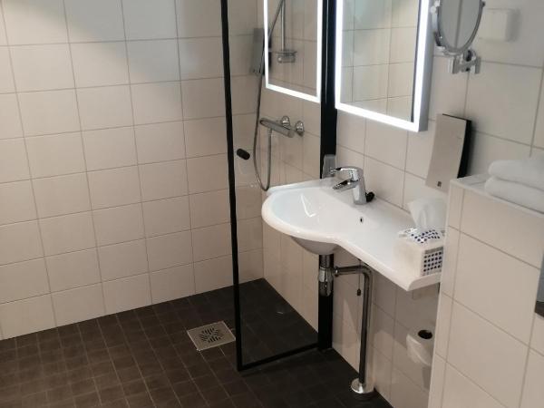 Pilot Airport Hotel : photo 3 de la chambre chambre lits jumeaux confort