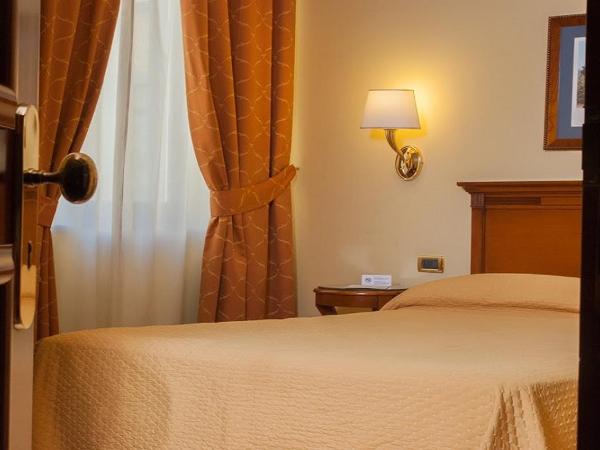 Le Cheminée Business Hotel Napoli : photo 2 de la chambre chambre double Économique