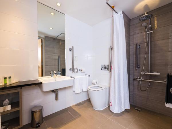 Holiday Inn Belfast, an IHG Hotel : photo 4 de la chambre chambre double standard - accessible aux personnes à mobilité réduite