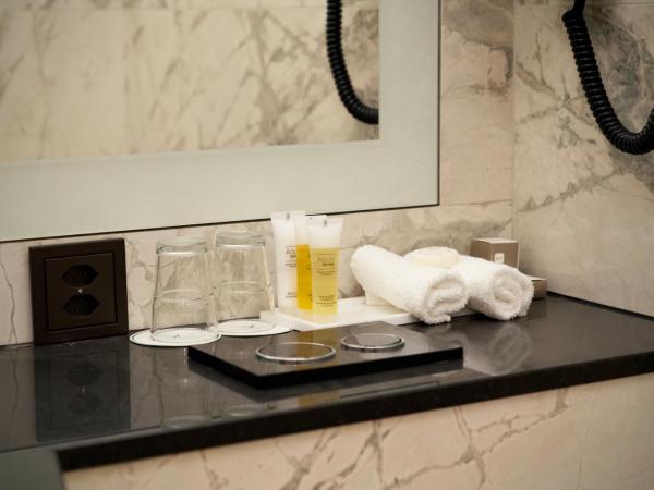 Nash Airport Hotel : photo 3 de la chambre chambre lits jumeaux