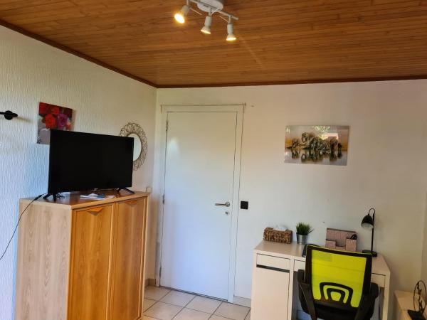 Homestay Gent-Merelbeke self check-in service : photo 8 de la chambre chambre simple - vue sur jardin