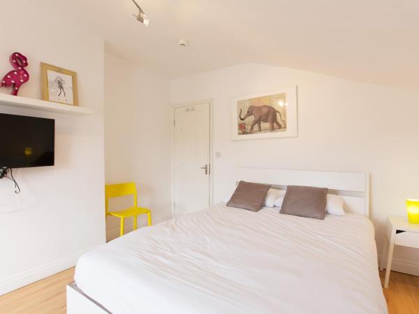 Tooting Broadway Studios & Rooms by DC London Rooms : photo 8 de la chambre chambre double avec salle de bains commune