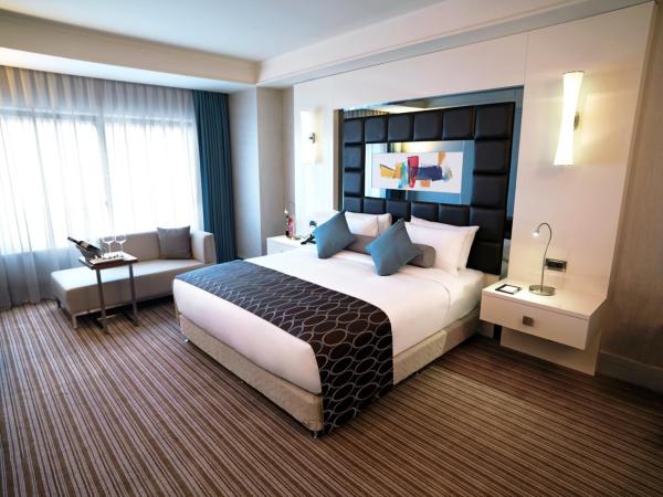 Ramada Plaza By Wyndham Istanbul Tekstilkent : photo 4 de la chambre suite lit king-size exécutive - non-fumeurs