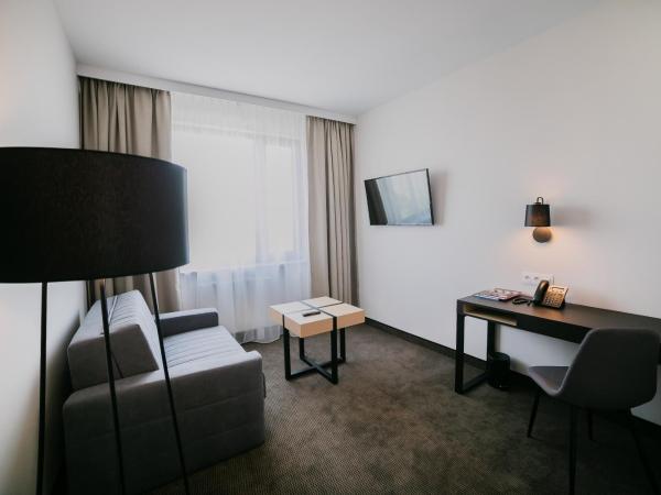 B&B HOTEL Warsaw East : photo 1 de la chambre suite