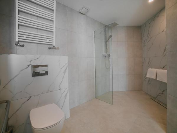 B&B HOTEL Warsaw East : photo 5 de la chambre chambre lits jumeaux accessible aux personnes à mobilité réduite