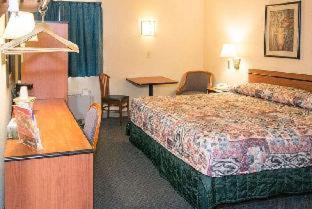 Travelodge by Wyndham Colorado Springs Airport/Peterson AFB : photo 2 de la chambre room #26612514