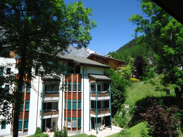 Hotel Quellenhof Leukerbad : photo 5 de la chambre chambre familiale