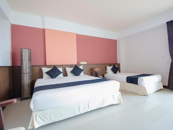 Ananda Lanta Resort - SHA Extra Plus : photo 1 de la chambre chambre triple avec terrasse