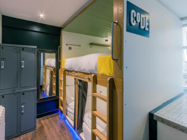 CoDE Co-Living - The LoFT - Edinburgh : photo 4 de la chambre chambre quadruple - salle de bains commune