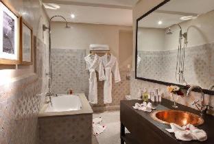 Palais de l'O - Maison d'hôtes : photo 2 de la chambre room #42359630