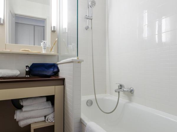 Résidence Pierre & Vacances Les Parcs de Grimaud : photo 9 de la chambre studio avec alcôve et terrasse ou balcon (4 personnes)