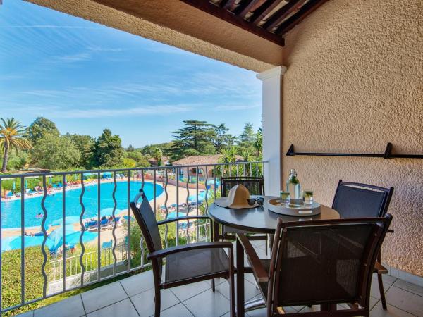 Résidence Pierre & Vacances Les Parcs de Grimaud : photo 5 de la chambre appartement 1 chambre avec terrasse ou balcon (4 personnes)